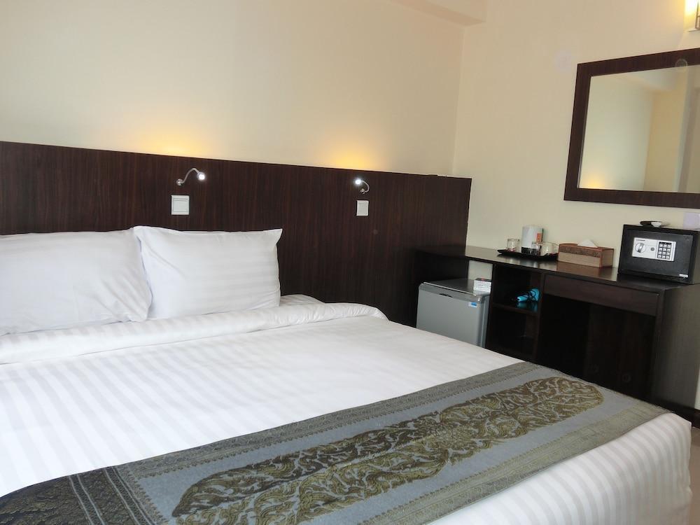 Hotel Yankin Yangon Exteriör bild