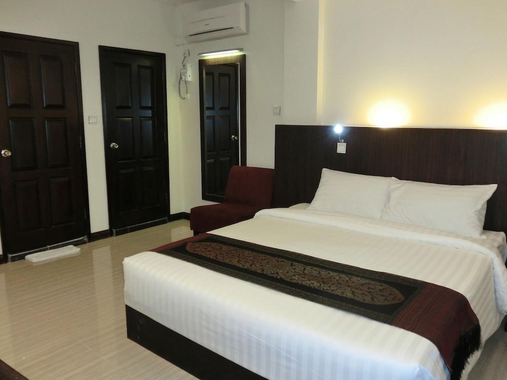 Hotel Yankin Yangon Exteriör bild