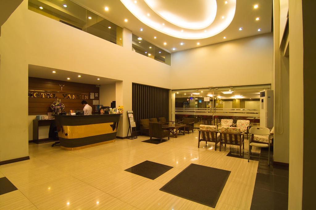 Hotel Yankin Yangon Exteriör bild