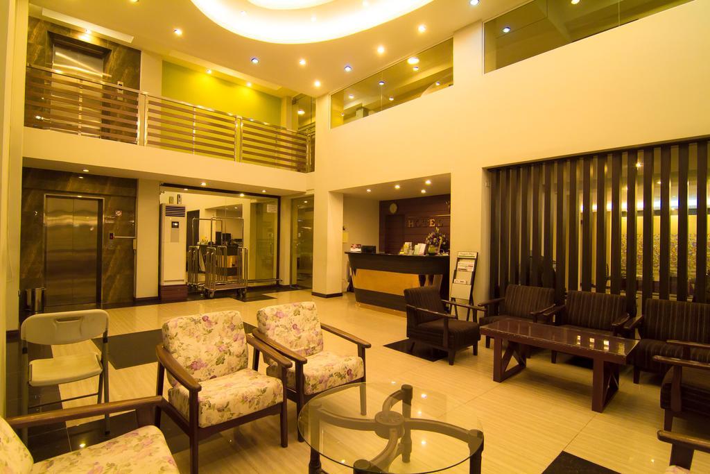 Hotel Yankin Yangon Exteriör bild