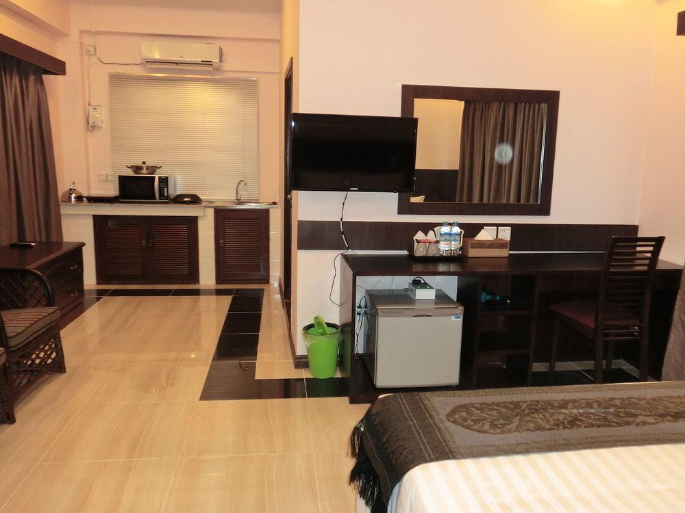 Hotel Yankin Yangon Exteriör bild