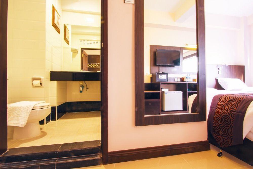 Hotel Yankin Yangon Exteriör bild