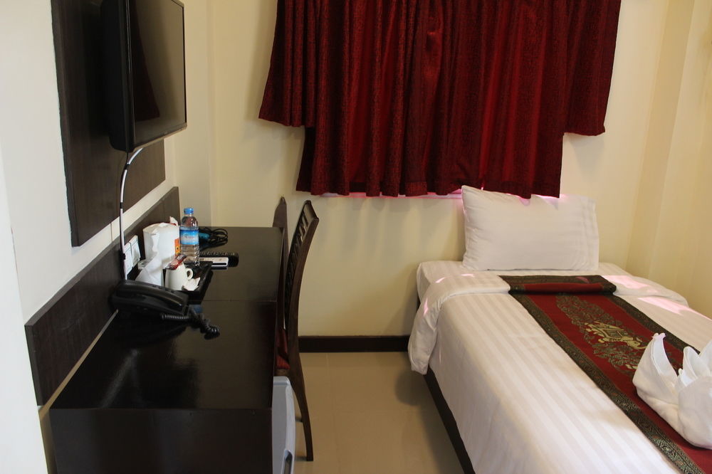 Hotel Yankin Yangon Exteriör bild