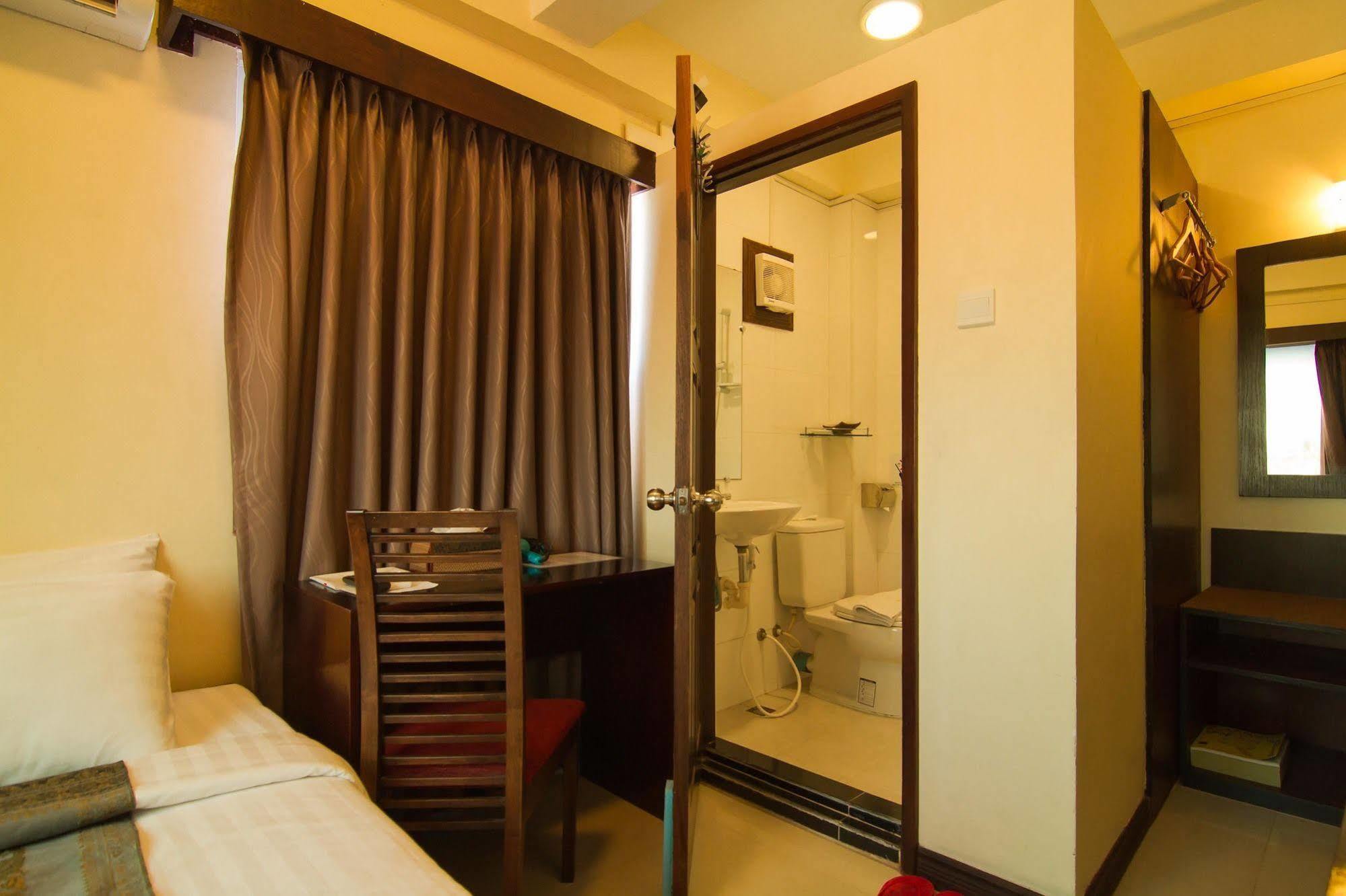 Hotel Yankin Yangon Exteriör bild