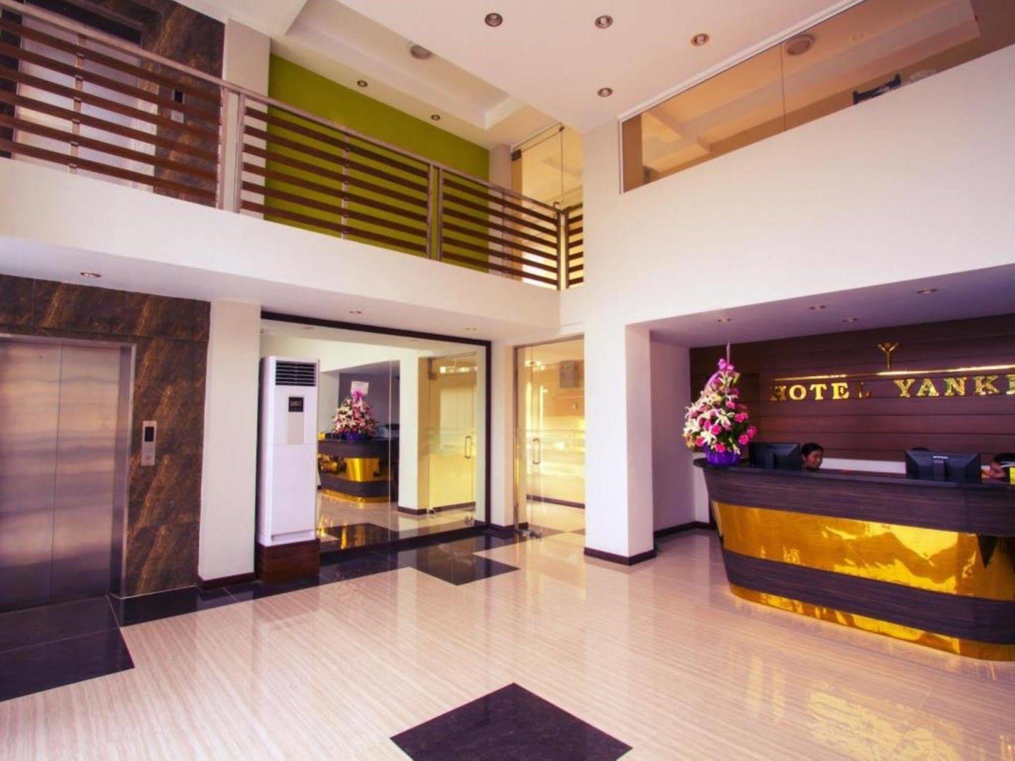 Hotel Yankin Yangon Exteriör bild