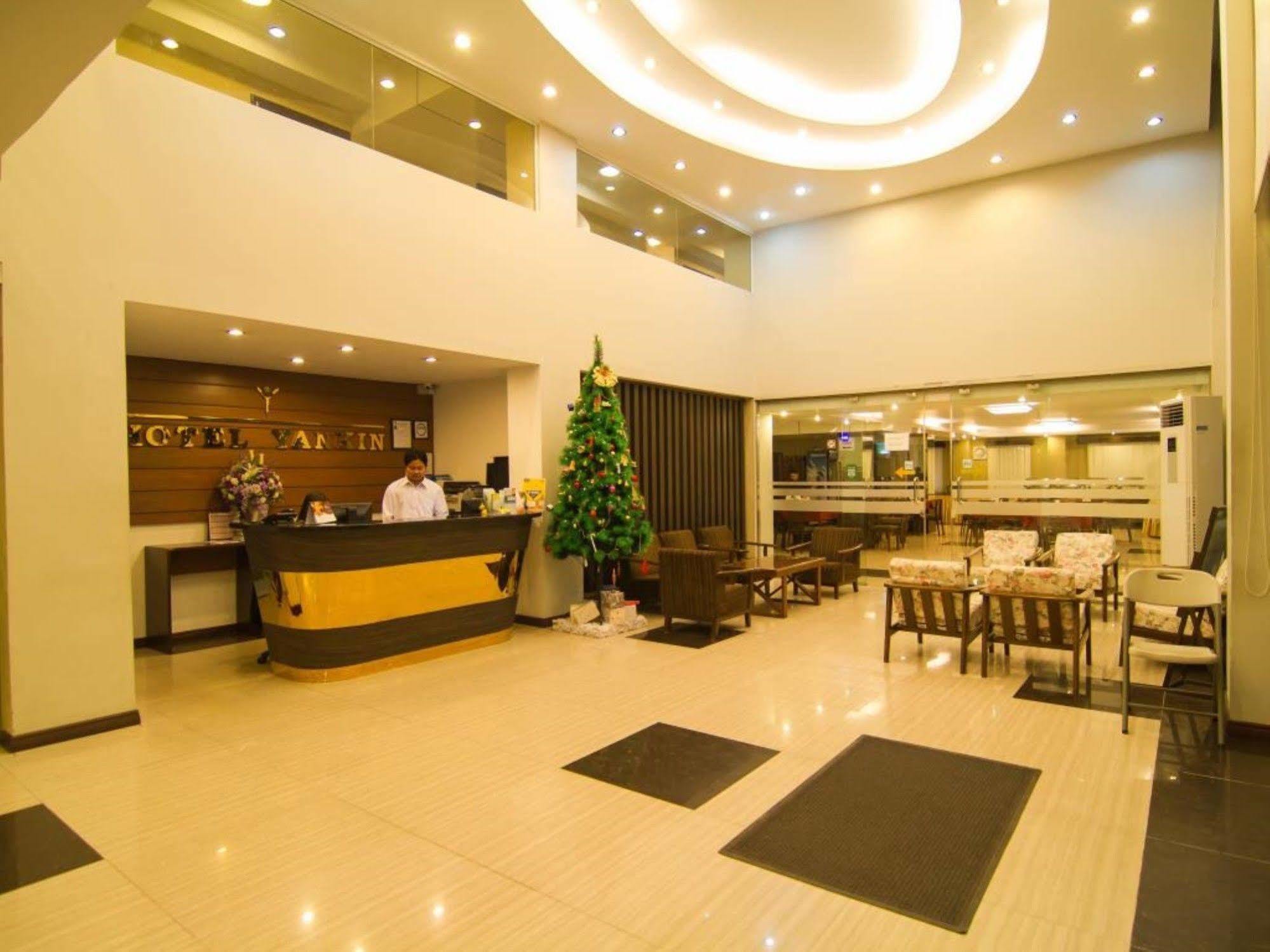 Hotel Yankin Yangon Exteriör bild