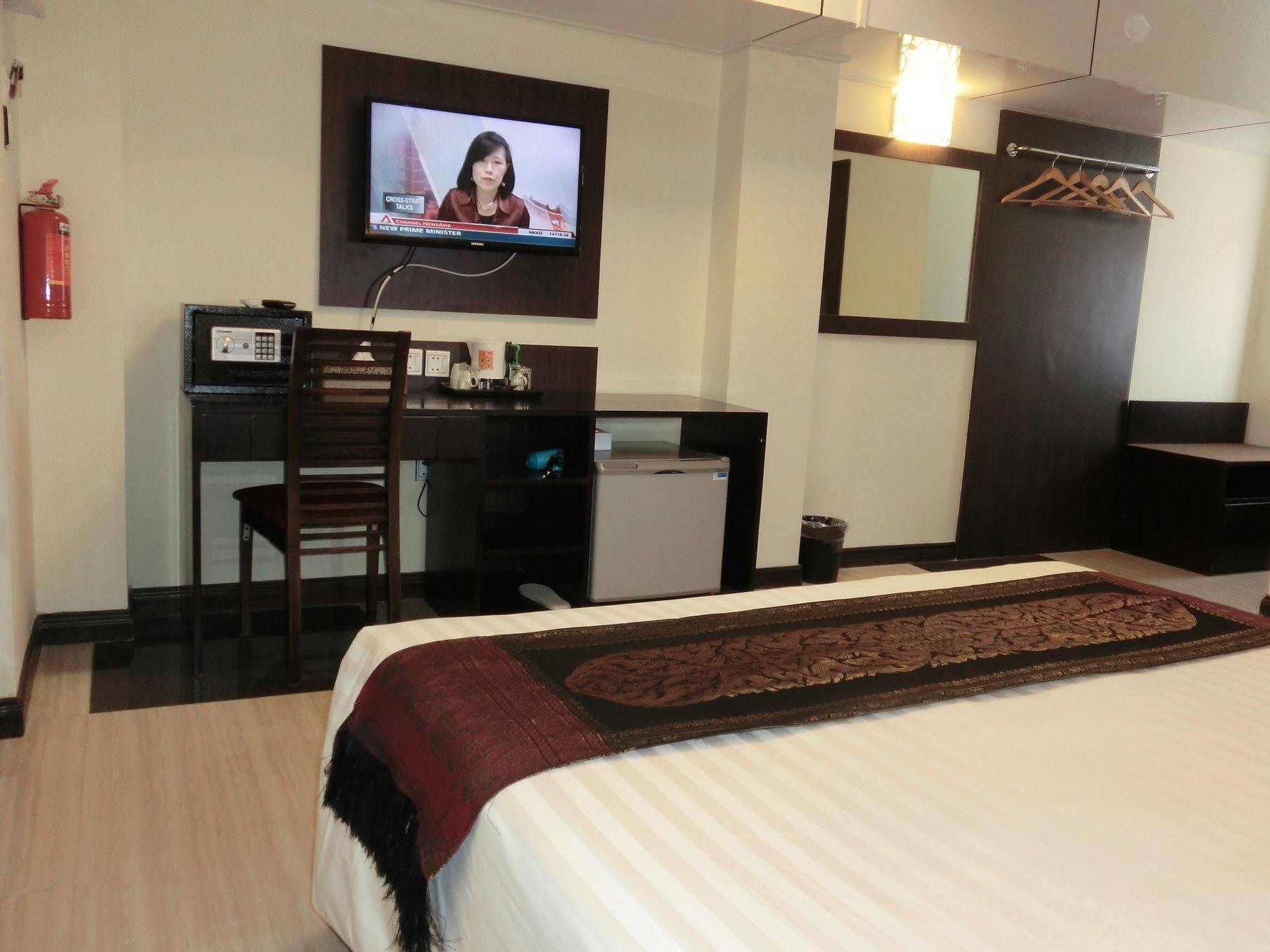 Hotel Yankin Yangon Exteriör bild