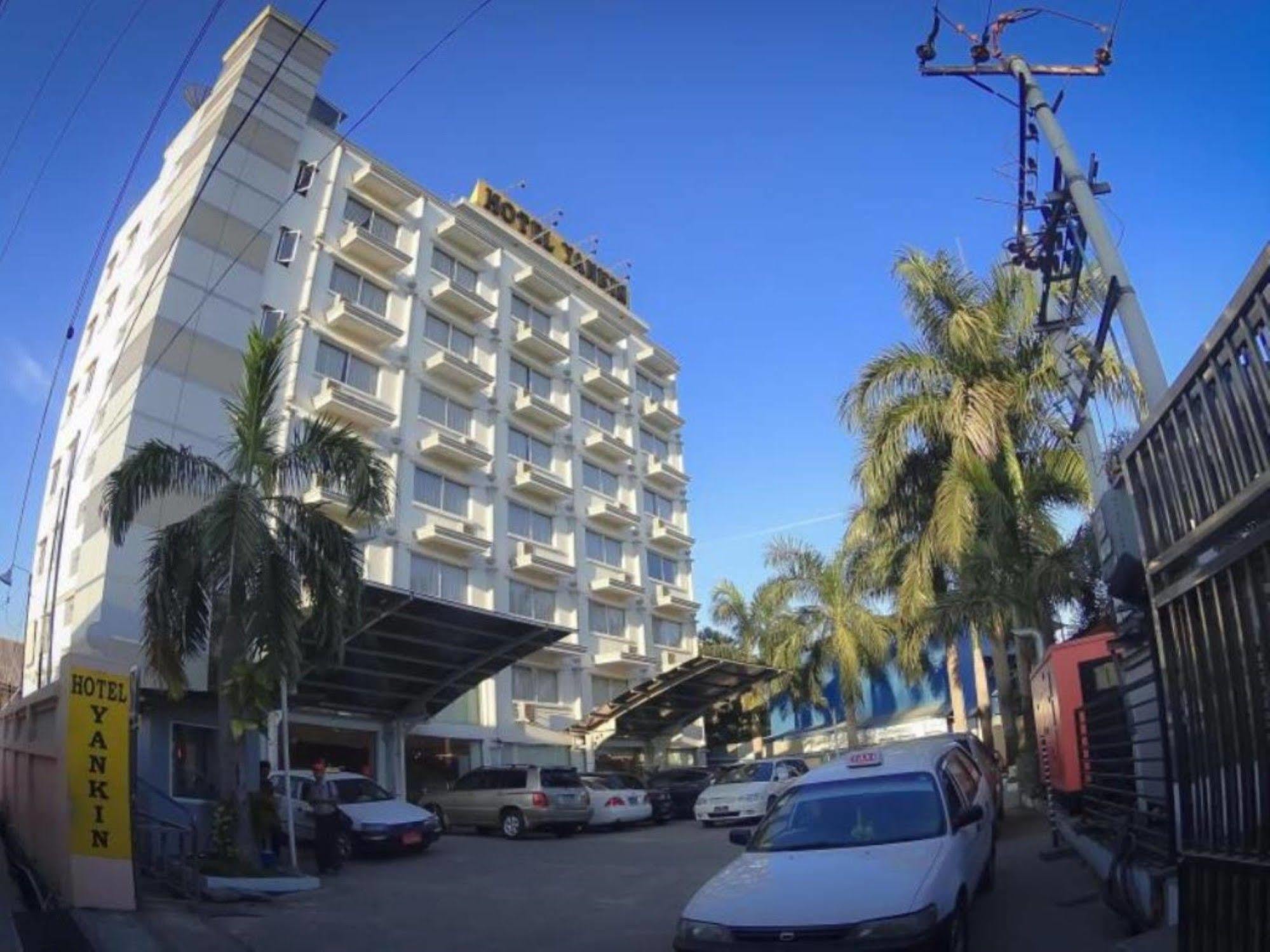 Hotel Yankin Yangon Exteriör bild